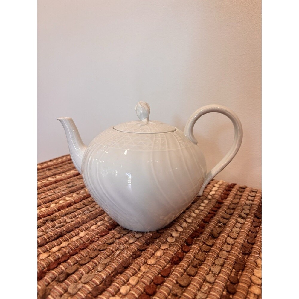 Lorenz Hutschenreuther Dresden White Porcelain Teapot w/ Lid Germany EUC
